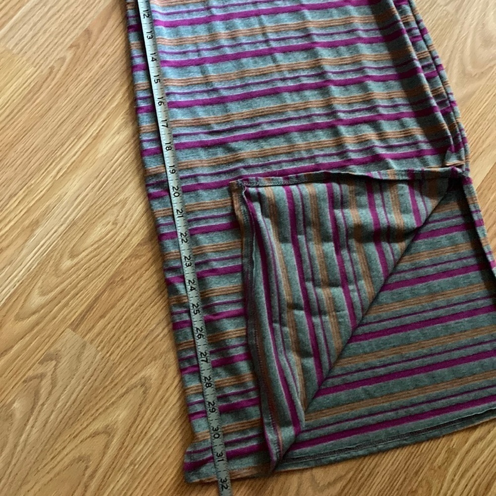 Striped fitted dress - Picture 7 of 10